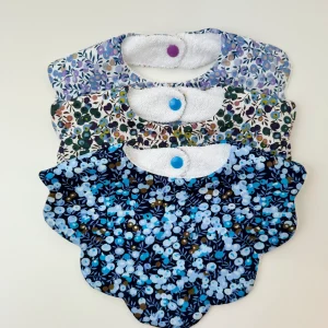 Bavoir fleur trio Liberty WILTSHIRE bleu- personnalisable